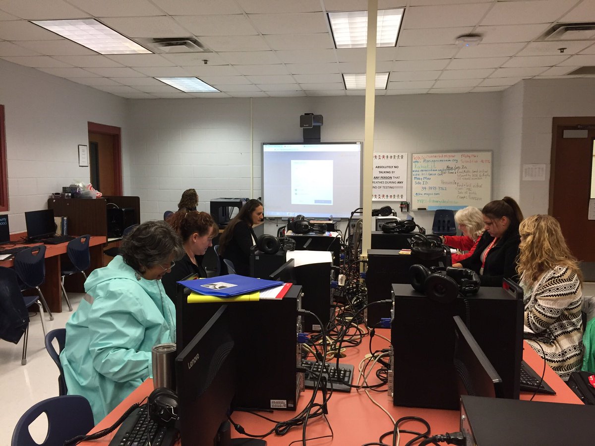 mcdavidjones's tweet photo. 3-D Design PD with 4th grade teachers. #STEM  @mjeprincipal @mlnordmann @MAEF8020 @JohnnieSTEM https://t.co/4hFIMm4HIO