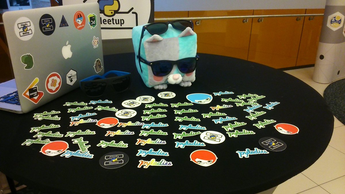 ariarzer's tweet image. На стенде @piterpy_meetup своя атмосфера #PiterPy