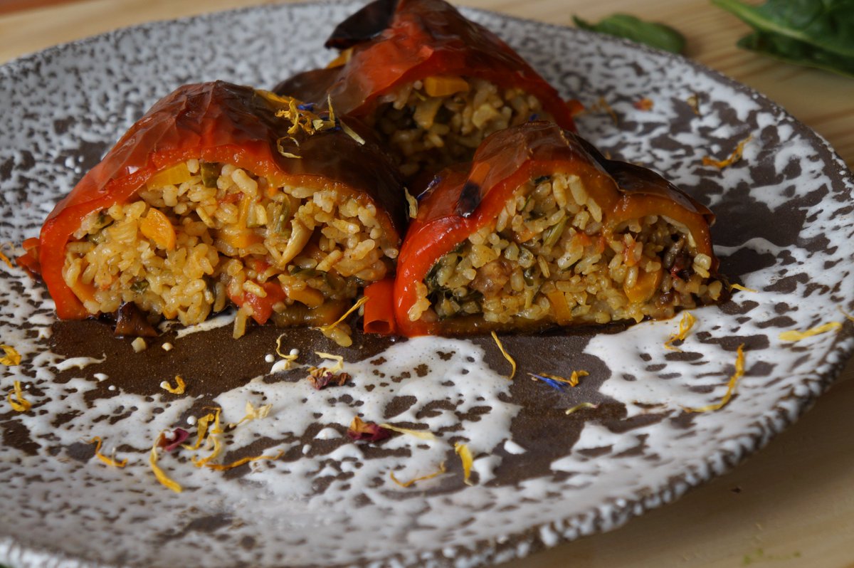 Elaborar unos ricos pimientos rellenos es un proceso divertido y poco costoso. ¡Abrid la nevera y cread un gran relleno que sorprenda a todos! Os dejo algunas ideas utilizando #verduras, #menta y, por supuesto, un toque de agua de mar.

bit.ly/PimientosRelle…