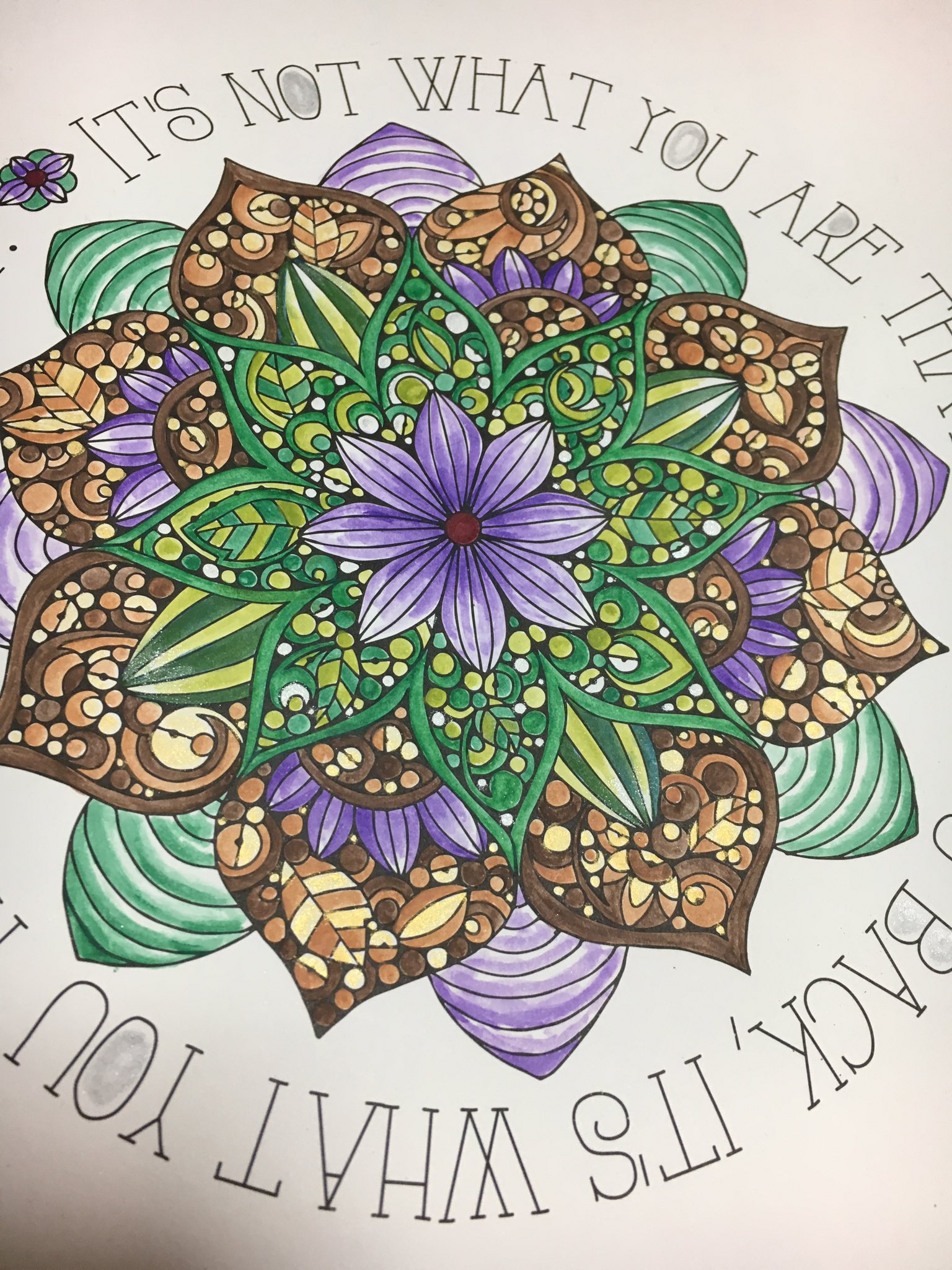 تويتر Kashy على تويتر マンダラ模様 久しぶりに塗ってみました 大人の塗り絵 マンダラ模様 水彩色鉛筆 水彩色鉛筆シルバーとゴールド T Co Ptwpdl4xld