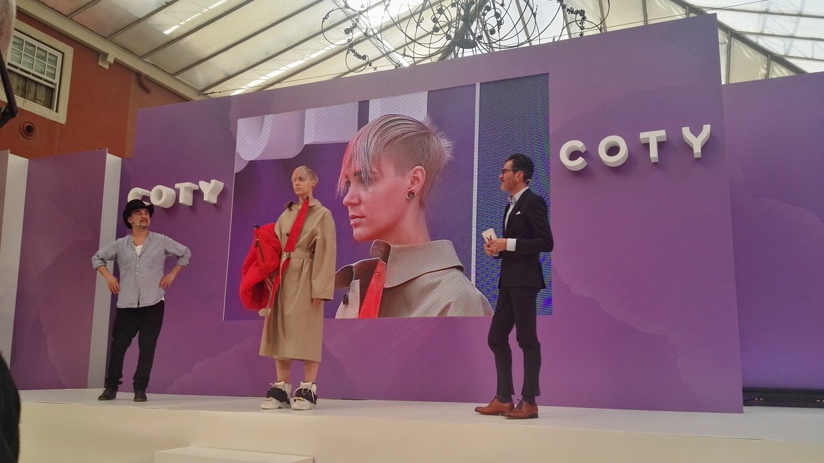 EsteticaSpain's tweet image. Eugene Souleiman, Global Ambassador de Wella Professionals, nos muestra algunas de sus creaciones vistas en las Fashion Weeks, en los desfiles de Olivier Theyskens, Margiela y Thom Browne. ¡Genial! #askforwella #MycreativeRetreat #ColorIstheanswer