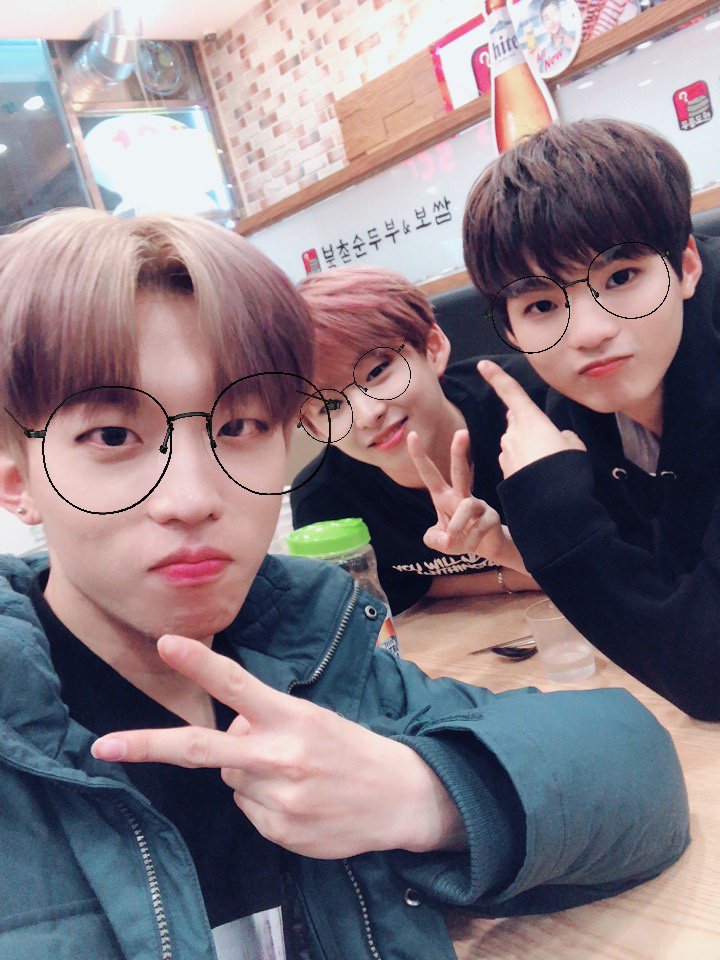 DIA_CRUNCH's tweet photo. [#디크런치] 안녕하세요 여러분 오늘은 정말 정말 참신한 조합 백란비 가 왔습니다 ㅎㅎ 순두부찌개를 먹었는데 진짜 너무 맛있었어요!! 여러분들은 저녁으로 뭘 드셨나요?? 
#현우 #Dylan #OV #순두부찌개 #맛저 #백란비 #���최보 #오비도비 #딜랑 https://t.co/vE7CAT9KqT