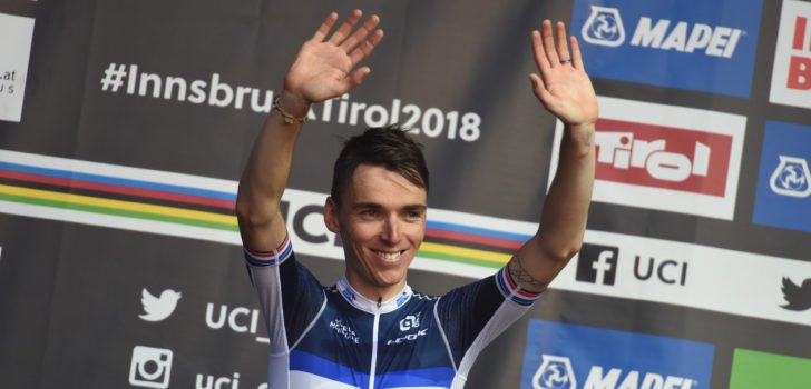 Romain Bardet vindt dat het wielrennen kleinere teams nodig heeft. "Ik ben voor alles wat de Tour een beetje oppept", zegt de Fransman ➡️ vlsontour.nl/wielernieuws