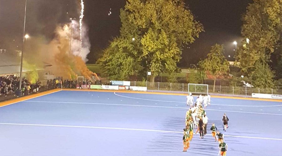zoetermeersdb's tweet image. Video: veel spektakel in Zoetermeer bij bekerduel MHCZ-Cartouche in Gold Cup.
zoetermeersdagblad.nl/video-mhcz-sne… @mhczoetermeer @VMHC_Cartouche @DagbladVoorburg @BellaOvergoor
