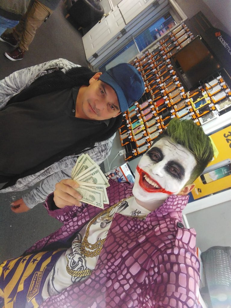 vtruongcao's tweet photo. #FlashbackFriday to a scary #BoostDeals that you can still #NoJoke ππ±π¨ #TuMobile #FamilyMatters #FBF #MidAtlanticGrind @spgjamieb https://t.co/8iqOQ4lv6d