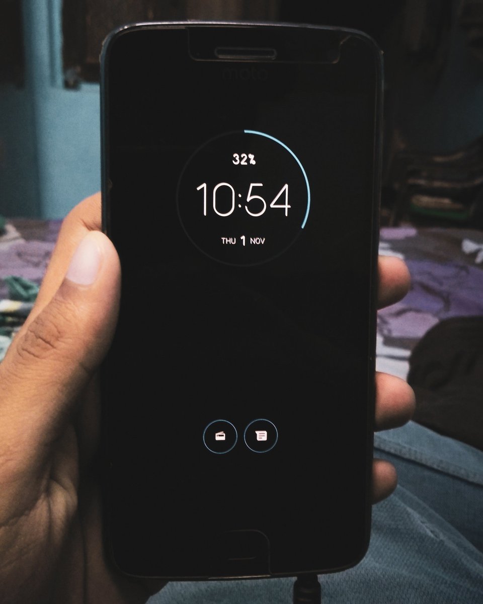 swatantra_sh's tweet photo. One of the #Best feature @motorolaindia devices #motodisplay still in love with my 1 and a half year old #motog5plus https://t.co/qL7R4CnYak