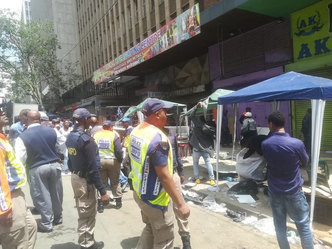 CityofJoburgZA's tweet photo. #BuyaMthetho Joint operation with other law enforcement agencies underway in the Innercity #Joburgbylaws ^NB https://t.co/HlDneupZ14