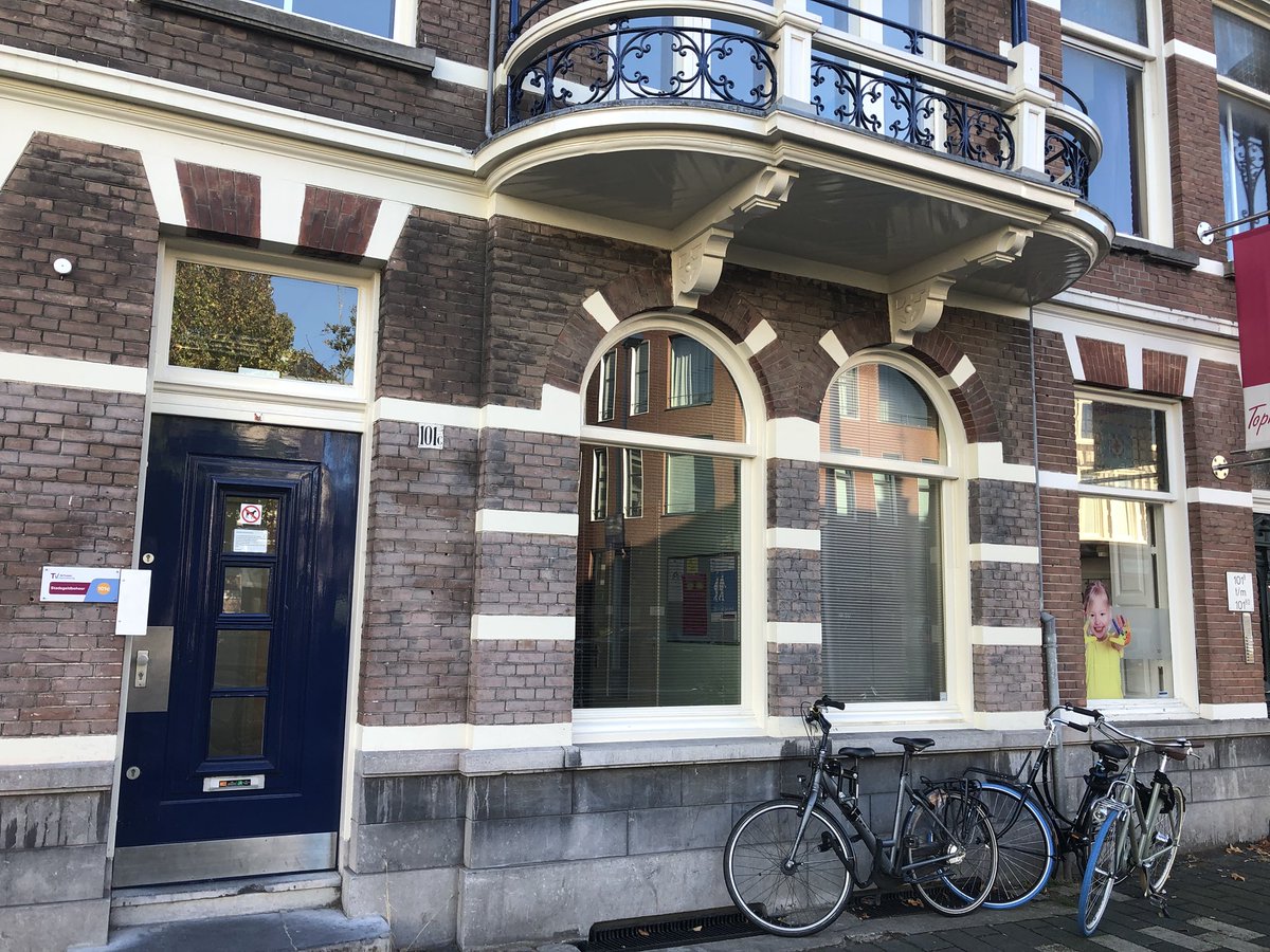 RickvdZweth's tweet photo. Vanochtend mee mogen lopen met #StadsGeldbeheer bij de #Tussenvoorziening. Mooi hoe zij met veel geduld Utrechters met meerdere en vaak zware problemen uit de schulden helpen te komen. https://t.co/Xs1MIjsiUg