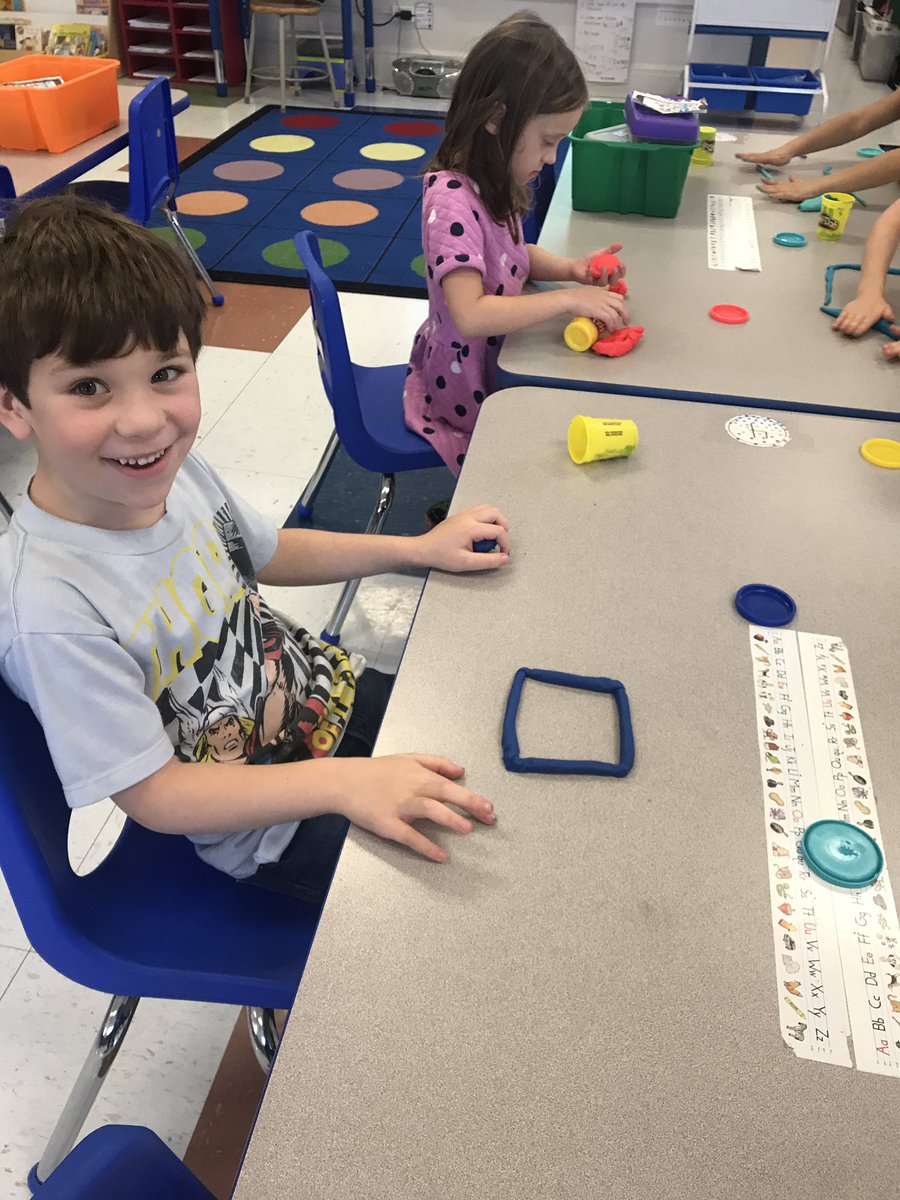 slevin_prek's tweet image. ◾️◽️We can measure to make sure all the sides of our square is the same!◻️◼️ #FHleads #strategyalert 👍🏻