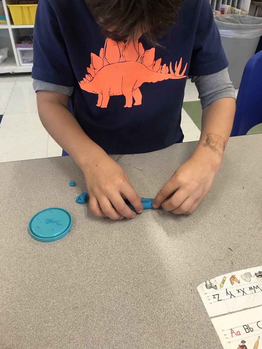 slevin_prek's tweet image. ◾️◽️We can measure to make sure all the sides of our square is the same!◻️◼️ #FHleads #strategyalert 👍🏻