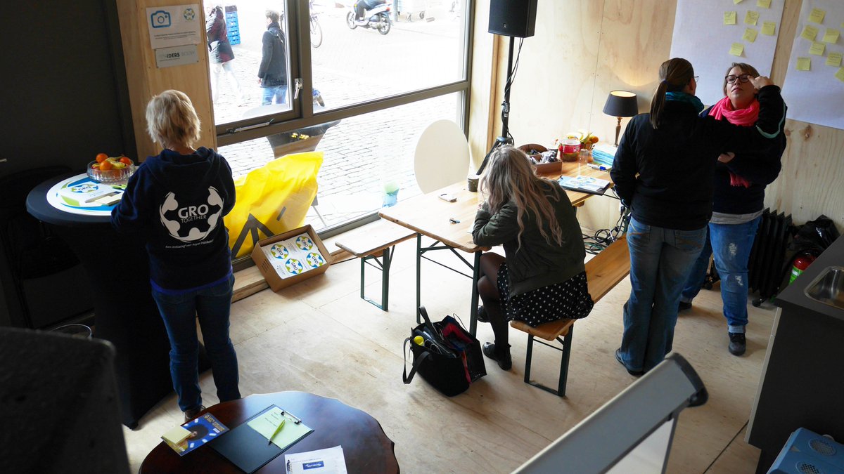 Ook vandaag weer mooie gesprekken over geluk, dromen en wensen in onze Cubestee op de Vismarkt. #letsgro #grotogether #rhdhv #groningen #leefbaarheid
