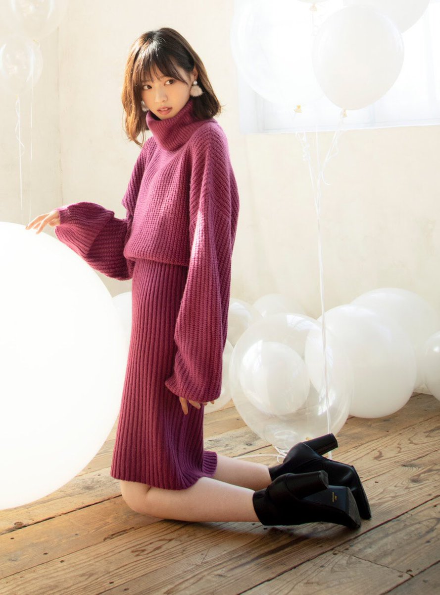 西野七瀬が着る「優しげレザー」、セットアップ、レギンス
