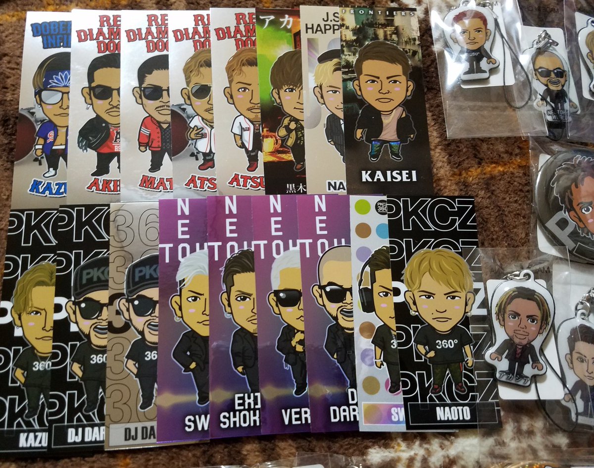 di_deep_'s tweet photo. DM返せるようになったし、トラステオンラインガチャもとどいたし求めてるもんあればリプやらDMやらしてくだ��い😢😢

買い取ってくれたら嬉しいです😖
（譲り決まってるものや譲る予定ないのもあるかもです）

RTもしてくれたら嬉しいです😢 https://t.co/STuyHNJumf