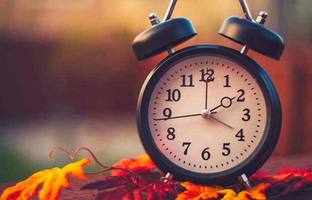 #DaylightSavingTime ends this weekend; get an extra hour of sleep: bit.ly/2QeG7nN https://t.co/8adD3hPU2G