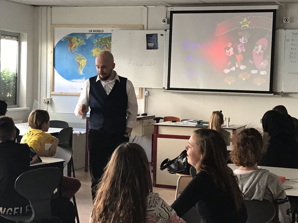 wdejongthijssen's tweet image. Na het ‘martelwerktuig vd week’ @domeinonderwijs gaan we zingend het weekend in met ‘Alle landen van de wereld’. #zingen #leerlab #domeinonderwijs #helmond #fijnweekend