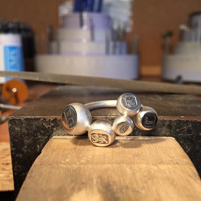 LondonAssay's tweet photo. Repost @roxannegilbertjewellery Five Facets, Silver, 2016. Before and after laser #hallmarking. This piece was awarded first prize in the inaugural #MakeYourMarkAwards. It is the first in a series of new limited edition pieces which celebrate the UK hal… https://t.co/oZCpaaIK4t https://t.co/AHxvwt3WnN