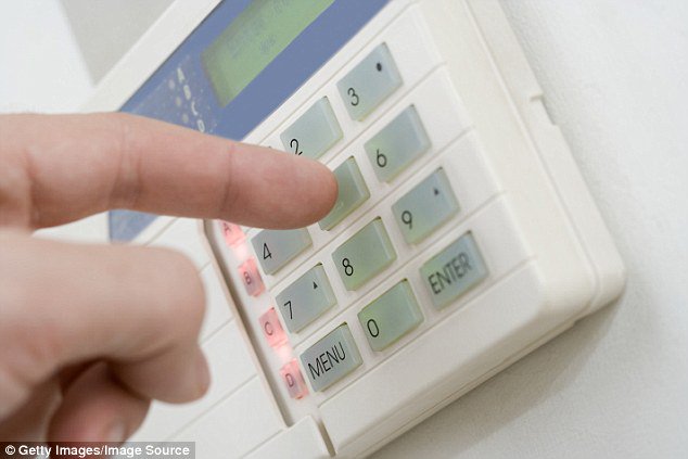 talkwithsafe's tweet image. Crafty gizmos to outfox burglars: How new high-tech devices can help you keep tabs on your home via @MailOnline  &amp;gt;&amp;gt;&amp;gt; safwth.us/2OgOs9K ##HomeSecurityMonth #NHSM18