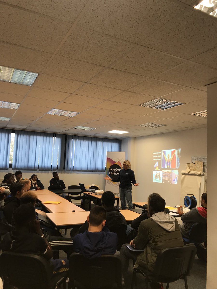 Présentation du programme devant une vingtaine de jeunes issus de la Mission Locale de Sarcelles, en vue d’une future promotion 
 #sarcelles #jeunesse