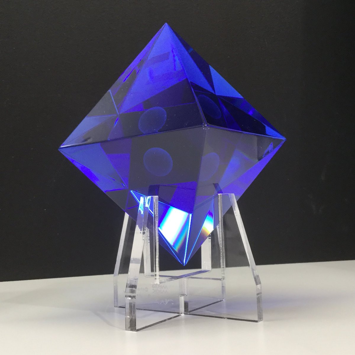 再入荷】「クリスタルオブジェ 第6の使徒」が再入荷です。 この使徒の
