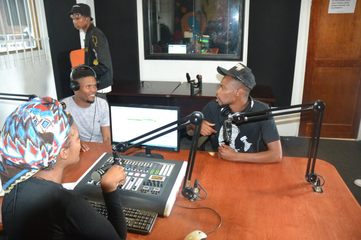 SMUFM97_1's tweet photo. [On Air Now] The Wave Change 12:00-15:00 with @NthabisengKgobane hosted @TLTamazing talking about their lasted single "Mbube"

The new single is described by Kwesta as the highest quality South African music.

#Mbube
#SMUFM
#TheWaveChange https://t.co/vcfTq9hgJE