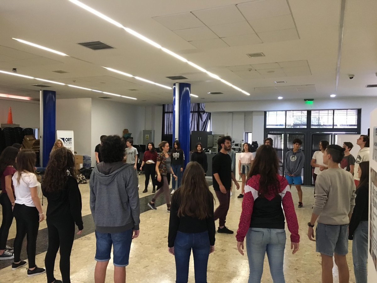 HumanidadesOrt's tweet photo. Esta semana nos divertimos con el taller de #teatro e improvisación a cargo de Agustín Garcia Medici y Leticia Gurfinkiel #ArteORT @arteenort https://t.co/w6ejjj91uZ