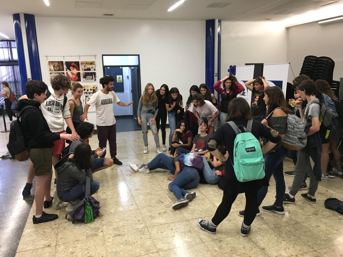 HumanidadesOrt's tweet photo. Esta semana nos divertimos con el taller de #teatro e improvisación a cargo de Agustín Garcia Medici y Leticia Gurfinkiel #ArteORT @arteenort https://t.co/w6ejjj91uZ