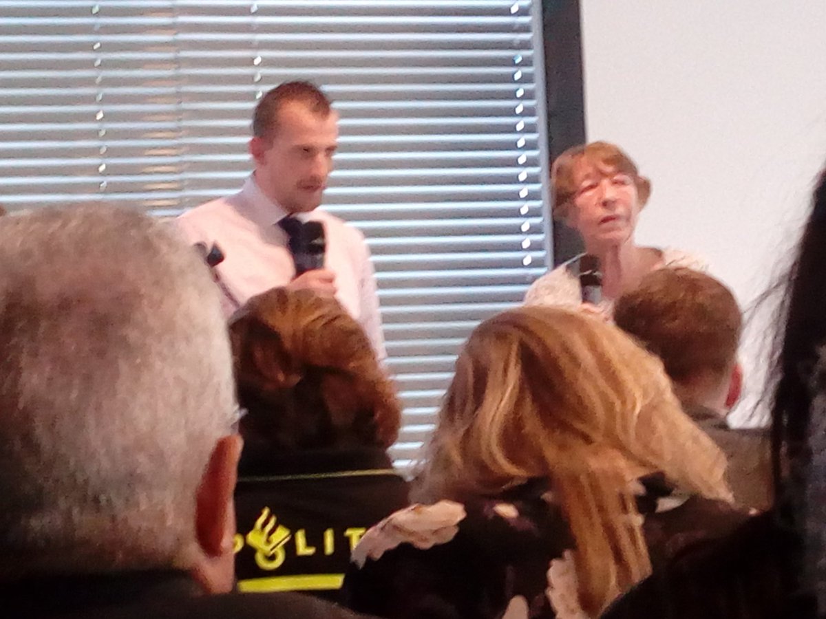 AstridKeerveld's tweet photo. Wil de Vos heeft goed gesproken names de bewoners tijdens de Veiligheidsconferentie. Zeer interessante presentatie van Remco Spithoven. https://t.co/oRuUWp8bbm