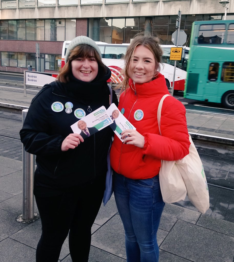 DubCen4MichaelD's tweet photo. Last early morning with the commuters of Busáras and Connolly! Good to see so many Michael D badges going by! Make sure you make it to polls today! #Aras18 #MichaelDforPresident https://t.co/70fJNL1u8d