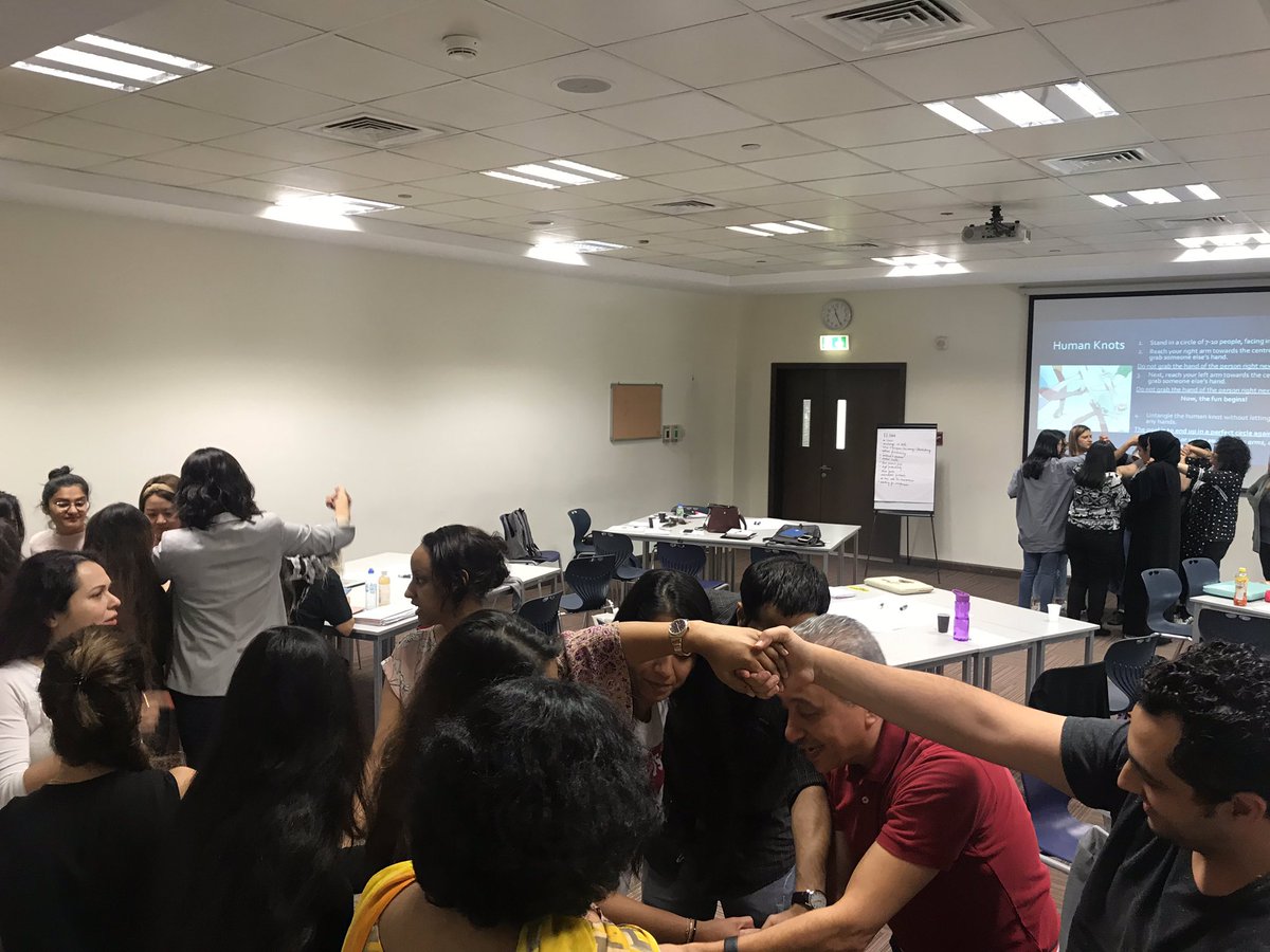 Lubol22's tweet photo. Experimenting with human knots with our Alumni MSc student @ShahindaB leading the Org Change lecture today! 🤝🤝🤝 #business #psychology #organisationalchange #positivepsychology #humanknots https://t.co/sBlJBzOtmf