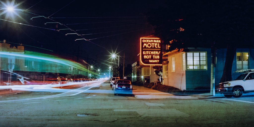 Bond_Projects_'s tweet photo. Across the United States, run-down motels and motor lodges from the 1950s and 1960s are being given a new lease of life as contemporary hotels and guesthouses. This article from @dezeen has some beautiful examples. https://t.co/RxproOSCbA #60sstyle #interiordesigninspo #WeAreBond https://t.co/BCv7nCMIzu