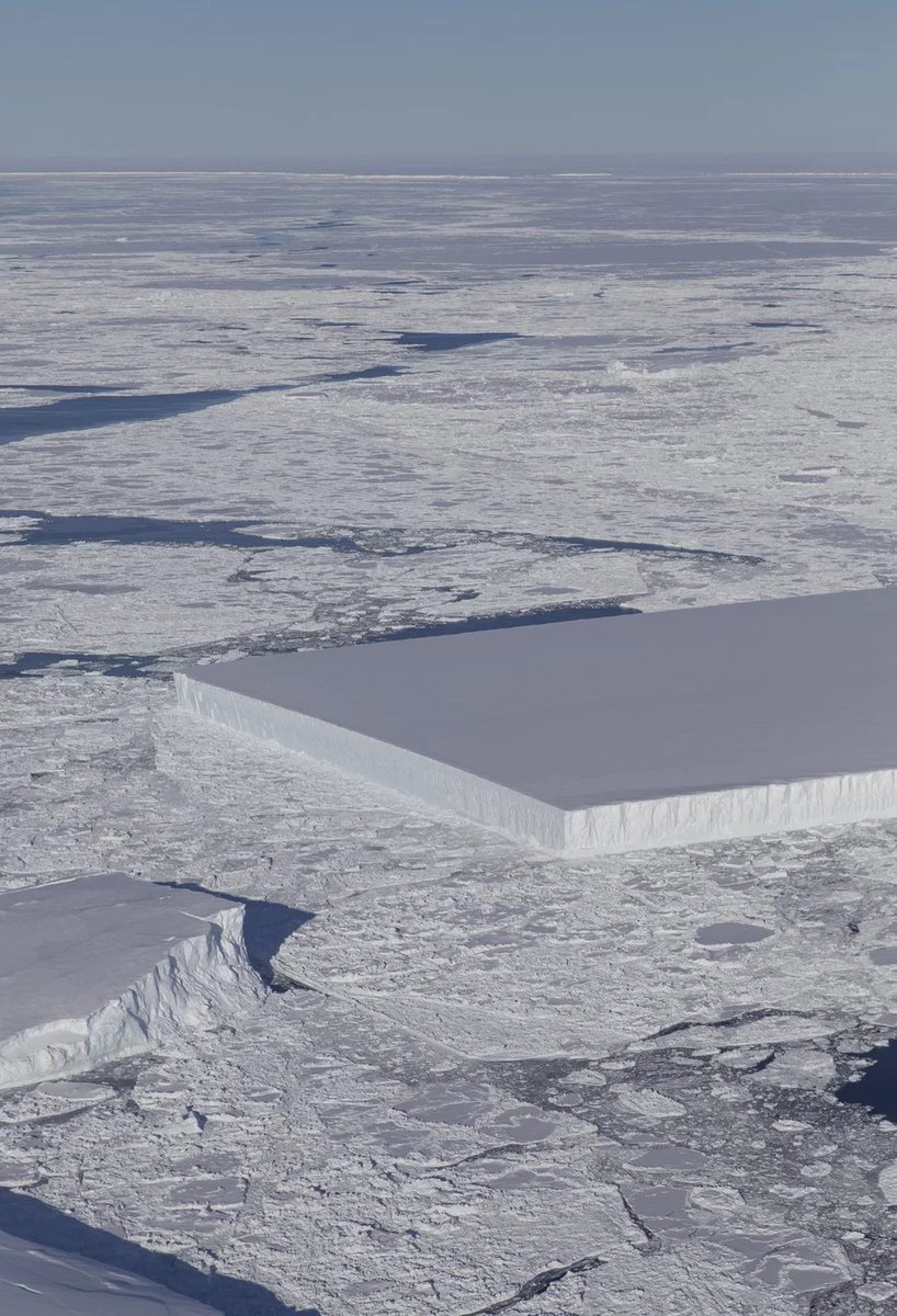 Zeirus's tweet image. (?? What the f...?!?) Weird Rectangular Iceberg in Antarctica Isn&apos;t Alone space.com/42247-weird-re… #Nasa #Antarctica #RectangularIceberg
