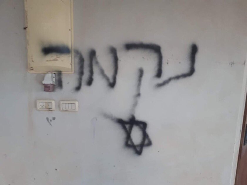  #IsraeliSettlers graffiti racist slogans on  #Palestinian vehicles & walls in Yafa al-Nasser Village #RacistEndeavour #GroupPalestine #قروب_فلسطيني