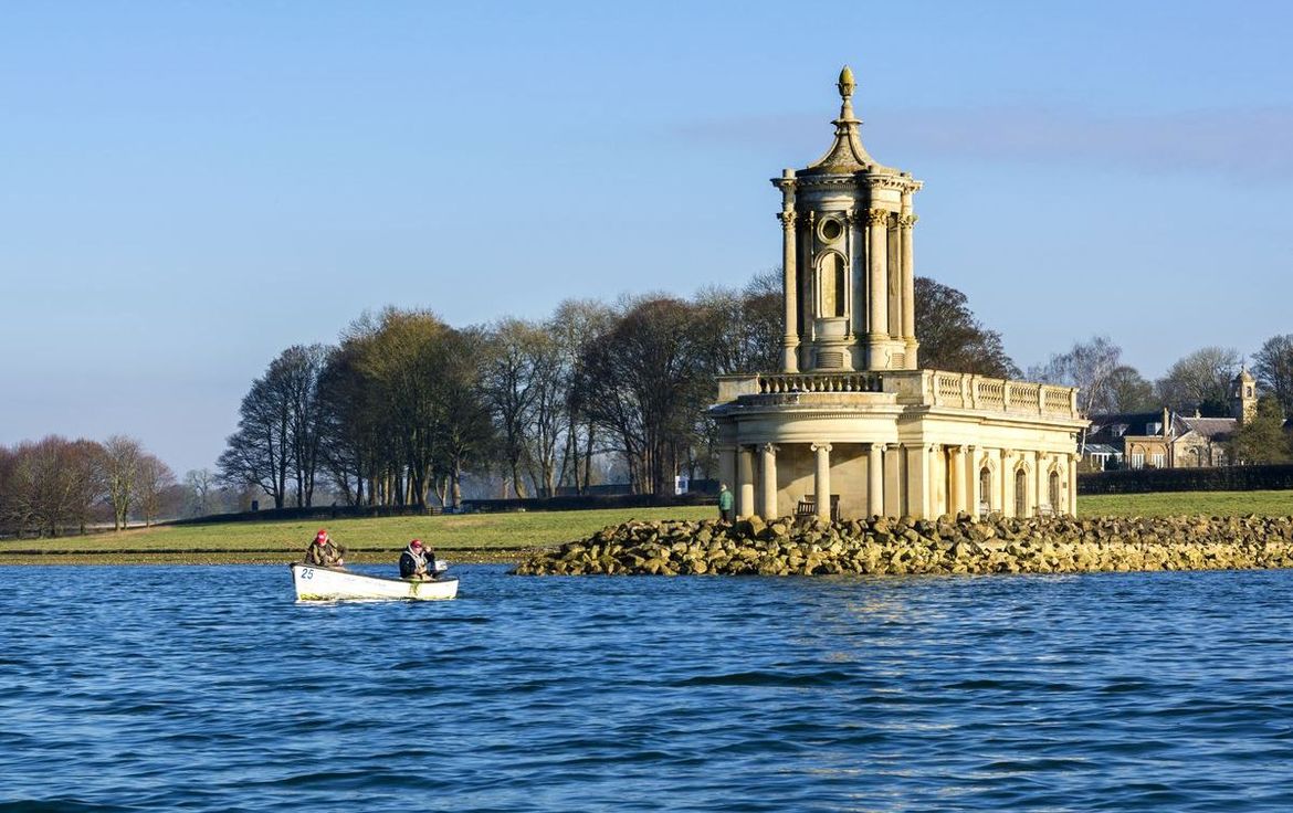 #FridayFeeling Casting a line this weekend? How about heading to the World Lure Championships venue <a href="/RutWaterPark/">Rutland Water Park</a> to #getfishing. #WLAC18