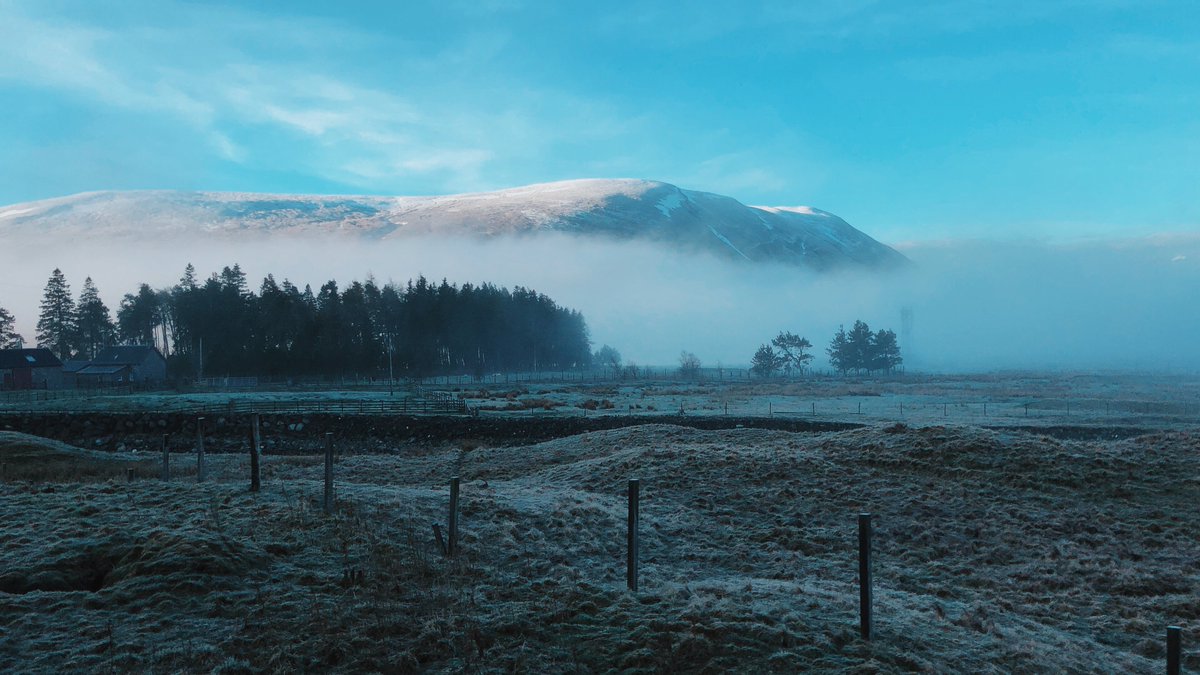 panos22111's tweet photo. Imagine sleeping in London and waking up to these views of the Scottish Highlands. Throwback to my last trip with @CalSleeper #railcc #interrail #eurail https://t.co/1Xzjkv5gMV