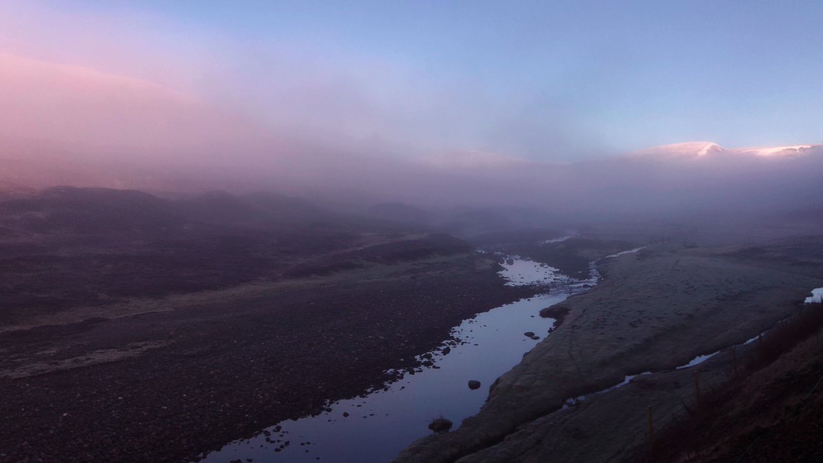 panos22111's tweet photo. Imagine sleeping in London and waking up to these views of the Scottish Highlands. Throwback to my last trip with @CalSleeper #railcc #interrail #eurail https://t.co/1Xzjkv5gMV