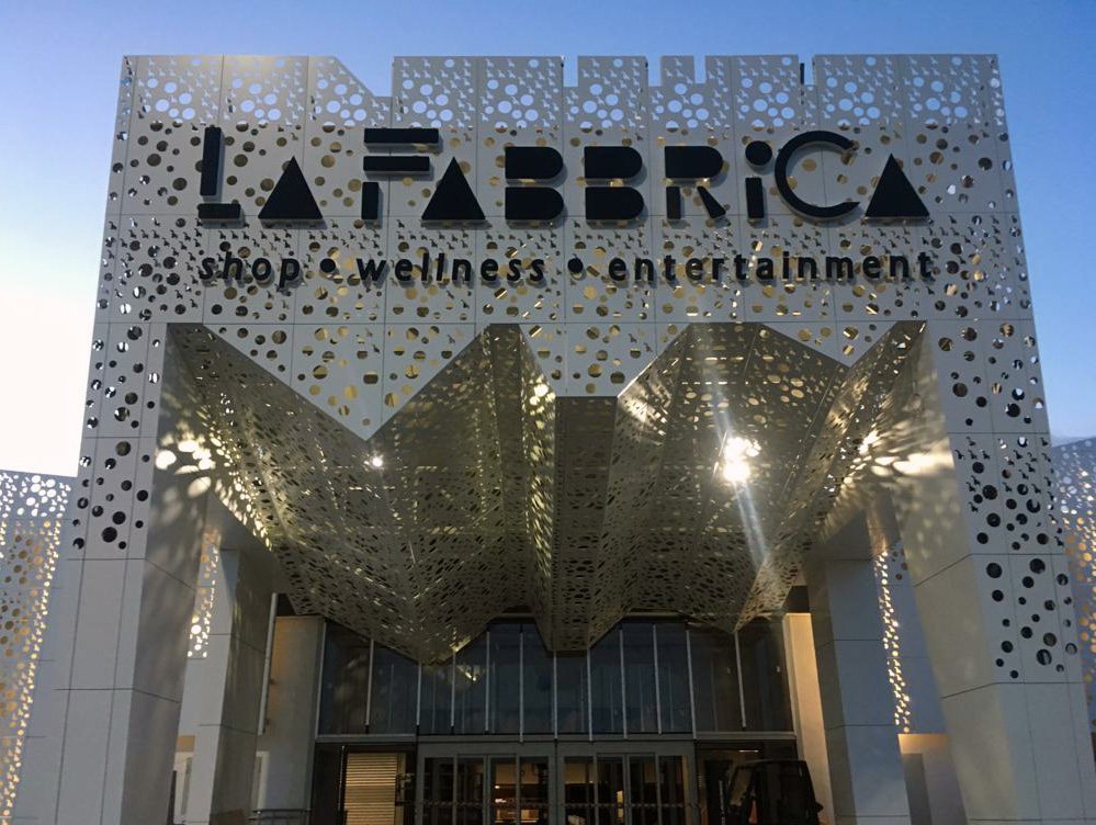 PPANthebrief's tweet image. #ilprogetto A #Salerno ha aperto i battenti @LaFabbrica_SA_. Un #LifeStyleCenter di 100mila mq frutto di una importante opera di #rigenerazioneurbana costata 40 milioni di euro. 
#Retail #Ristorazione #Sport #Intrattenimento
Leggi l'articolo bit.ly/2PVUSM5