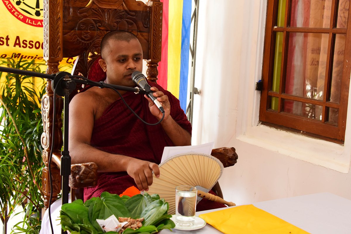 Colombocity01's tweet photo. කොළඹ මහ නගර සභාවේ බෞද්ධ සoගමය සහ නාගරික මන්ත්‍රීවරුන්ගේ පූර්ණ සහයෝගය මත මාසිකව සoවිධානය කරන බණ පිංකම අවසානයේ රෝසි සේනානායක මහත්මියගේ මූලිකත්වයෙන් කොළඹ මහ නගර සභාවේ සේවය කරන ගැබිණි මව් වරුන් වෙනුවෙන් අත්‍යාවශ්‍ය භාණ්ඩ ප්‍රධානය කිරීම. 
#ColomboCity #Colombo #SriLanka #lka https://t.co/7E6aCPVGiG