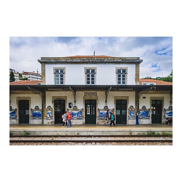 dlattimer's tweet photo. 3 hours on board a slow, laborious train, got us to Pinhão for some wine tasting. By the time we got there the vinyards were closing, so we had a nice glass of rosé at the station and got the next train back to Porto. 🍷 https://t.co/JyxgbK0DdQ https://t.co/LyTJzkYdfM
