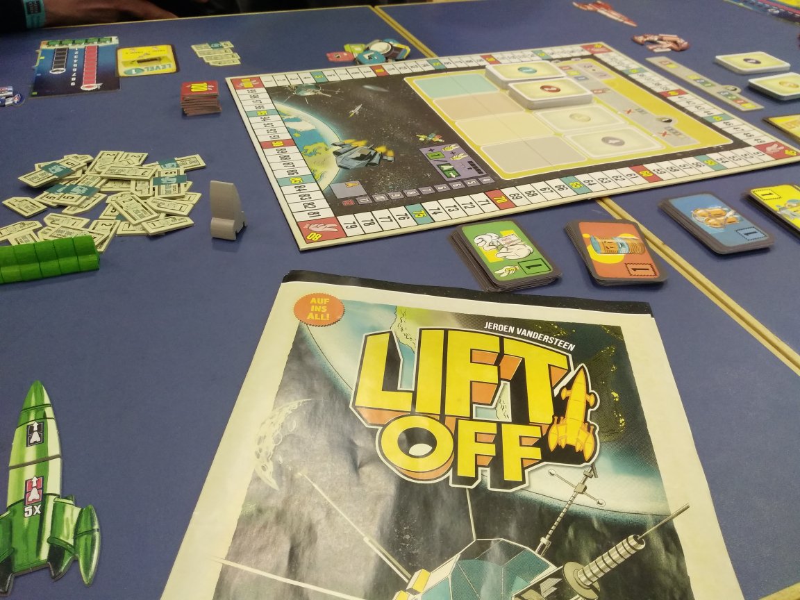 mottinator's tweet image. The first game I have time to play at #Spiel18  is #liftoff by @HiG_Verlag . We will see..