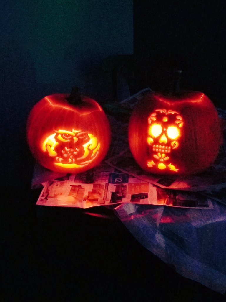 JonathonKnapp2's tweet photo. When you think you can carve a pumpkin in an hour... then you realize you have a journey ahead #gold #winning #pumpkin #sculpture #mylady #HOLLOWEEN #sherocks https://t.co/Yb56jGU1zM