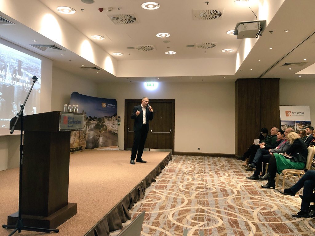 ghajduk's tweet photo. Kongres Innowacyjnego Marketingu w Samorządach - dzień 2. Tematy w porannej sesji: #storytelling w promocji miast, #influencer #marketing w promocji turystyki.
#KIMwS #Rzeszow https://t.co/AB9VnuXlIZ