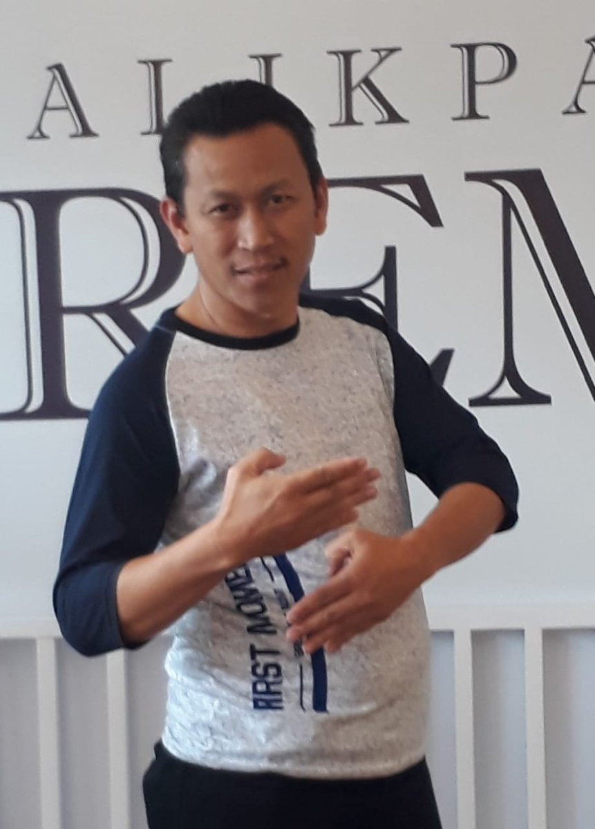 relawankaa's tweet photo. Bapa sedang bergaya jackie chain 👍👍😁🤓🤓
#relawankaa 
#2019pedeaja 
#kerbatasepachlan https://t.co/Z6DX7BjYYu