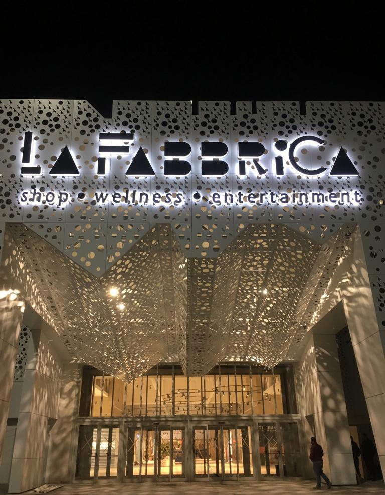 PPANthebrief's tweet image. #ilprogetto Primo #LifeStyleCenter d'Italia inaugurato a #Salerno. Oltre 60 negozi, zone #ristorazione e #fitness con #SPA, campi da #basket, #calcio, #skatepark di 600 mq e una pista indoor per i #gokart. Forte attenzione a #sostenibilità
Leggi l'articolo bit.ly/2PVUSM5