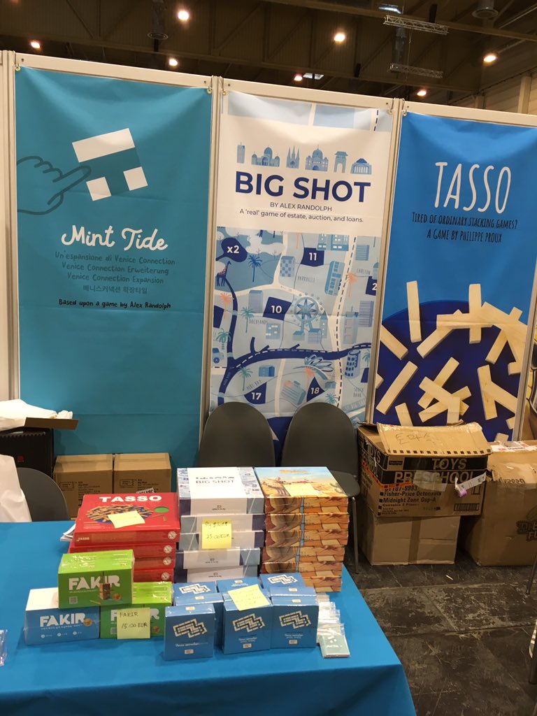 Playte_games's tweet photo. The day 2 start! Visit our booth 4L106! #Boardgames #essen #spiel2018 #j2s #bigshot #veniceconnection #tasso #fakir #billabong https://t.co/90012Gyusu