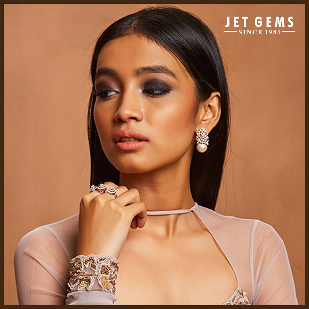 JetGems's tweet photo. Sparkle&amp;Shine this festive season with intricately crafted jewellery by Jet Gems💥💫 

#jetgems #mumbai #gems #fashion #jewelrylovers #jewelrygifts #festiveseason #gemsfordiwali #festiveseason #colorfulstones #gemstones #jewelleryartist #artjewellery #oneofakindjewellery https://t.co/a64R27KjWY