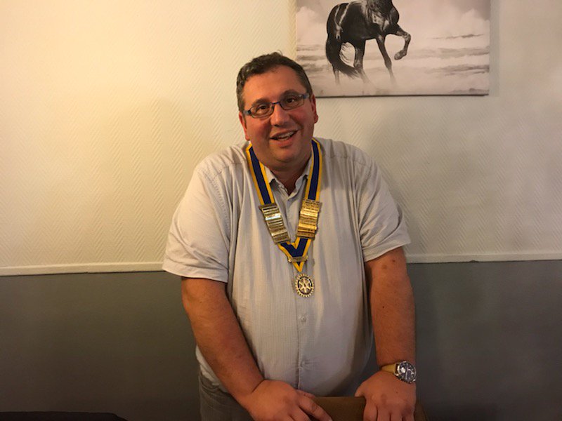 a_benard's tweet photo. Le @RotaryFR Club de #Tôtes organise sa grande soirée annuelle demain à #BellevilleSurMer. Au programme : dîner, #magie, variété, #humour , #cabaret. L'interview de Christophe Humbert aux @infosdieppoises #SeineMaritime ➡️ https://t.co/1jEmYUN8gi https://t.co/0ZL0pEHKBM