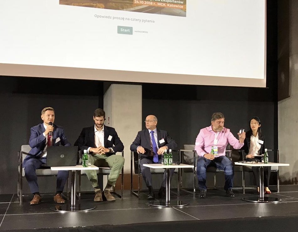 silvio_haase's tweet photo. It was a great pleasure and honor for me to talk about „#marketing and #sales in #digital times“ at the #international #export #conference for #polish #industrial #companies in #Katowice. Thx for having me! @GregBratek https://t.co/AGXZdgpZI4