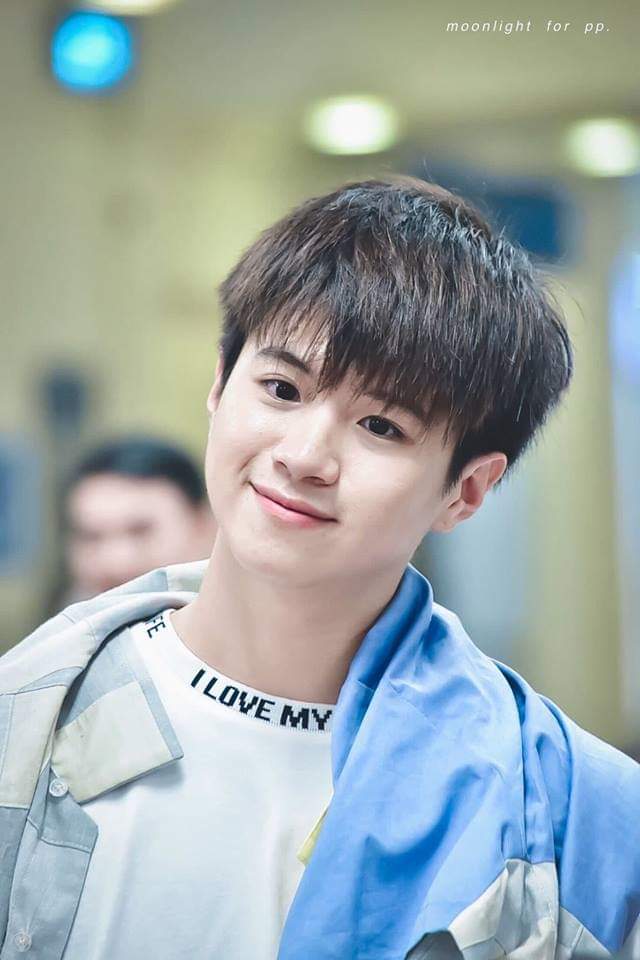 View83954080's tweet photo. โดนเด็กคนนี้ตกซะแล้ว💓ใจบางไปหมดแล้ว💕ขอบคุณเจ้าของภาพ🙏
#แปลนไม่ใช่เเพลน https://t.co/Up6NuTmIB1