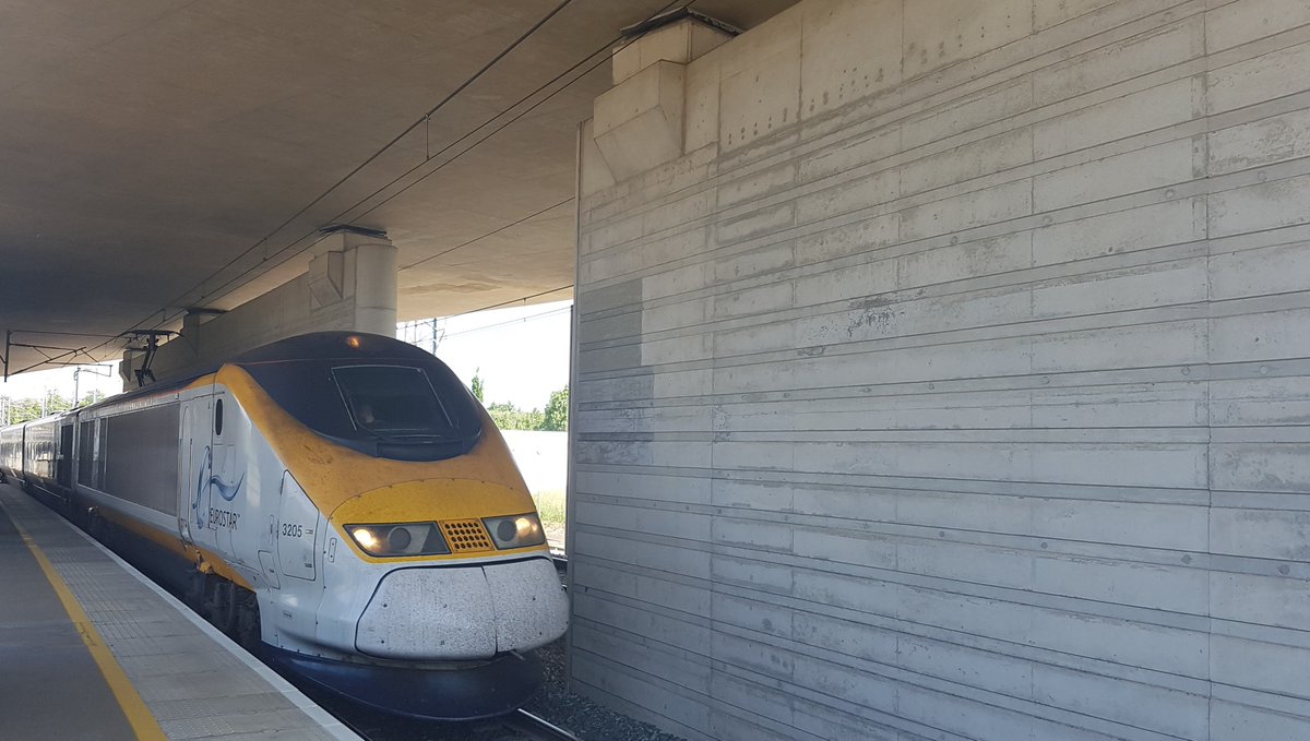 DanielSmith2000's tweet photo. Eurostar E320 and Class 373 Eurostar at Ebbsfleet International Station UK 2017 @Eurostar @EurostarUK @EurostarJustinp @EurostarGeorge @EurostarNev #Ebbsfleet #EbbsfleetInternational #Eurostar #HS1 #FastTrains #HighSpeed1 #Kent #KentUK #England #UK #GB https://t.co/p1akEWm5fi