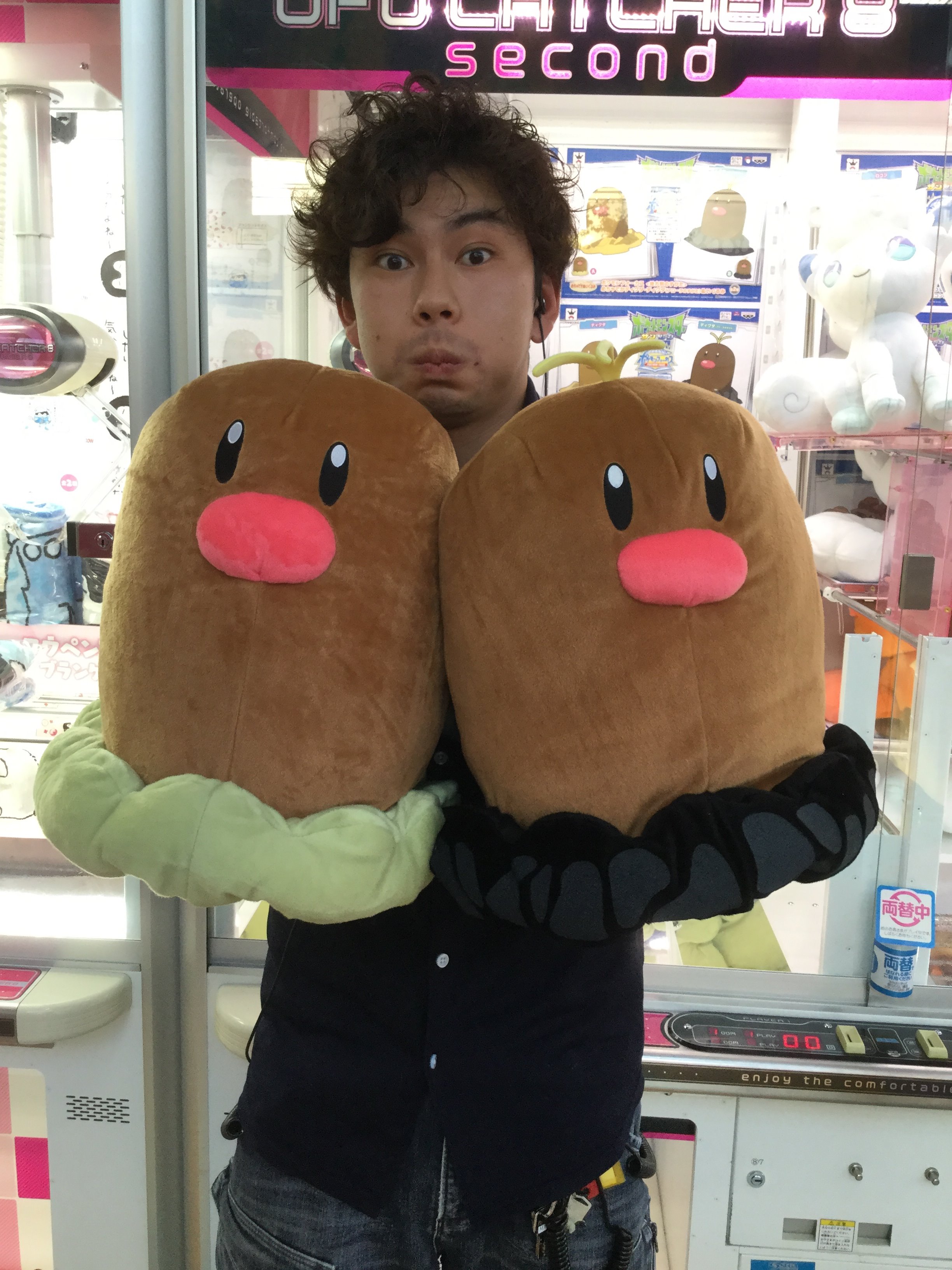 セガ ワールド 佐沼 景品入荷情報 ポケモンフォーカス 地方別のすがた めちゃでかディグダ ディグダ アローラのすがた ぬいぐるみ ディグダの巨大なぬいぐるみが登場 見てくださいこの大きさ 一家に1ディグダ いかがでしょうか もっふもふ